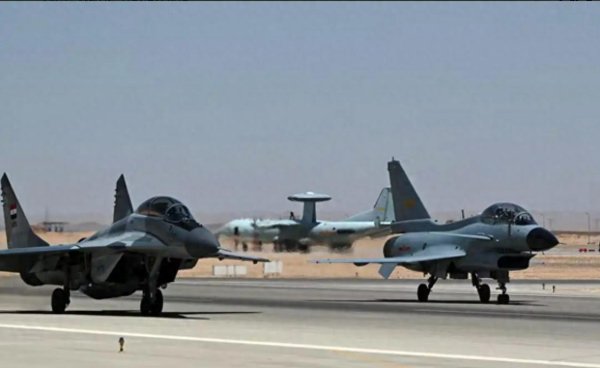 盈为国际 中国歼-10C机群飞越红海，西方雷达竟毫无反应！印尼马上宣布采购42架